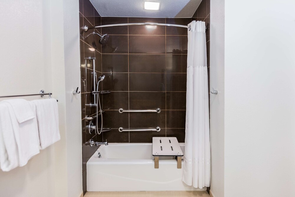 Hyatt House San Ramon 67/68