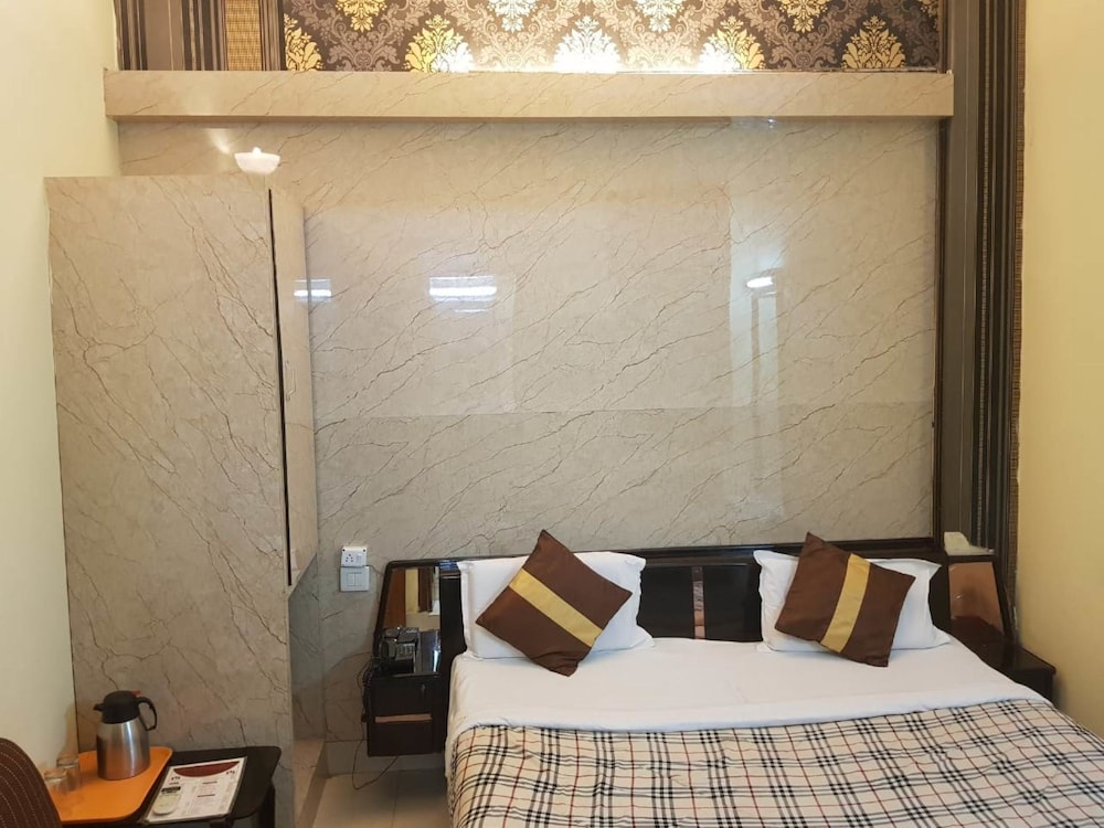 HOTEL CJ INTERNATIONAL 8/17