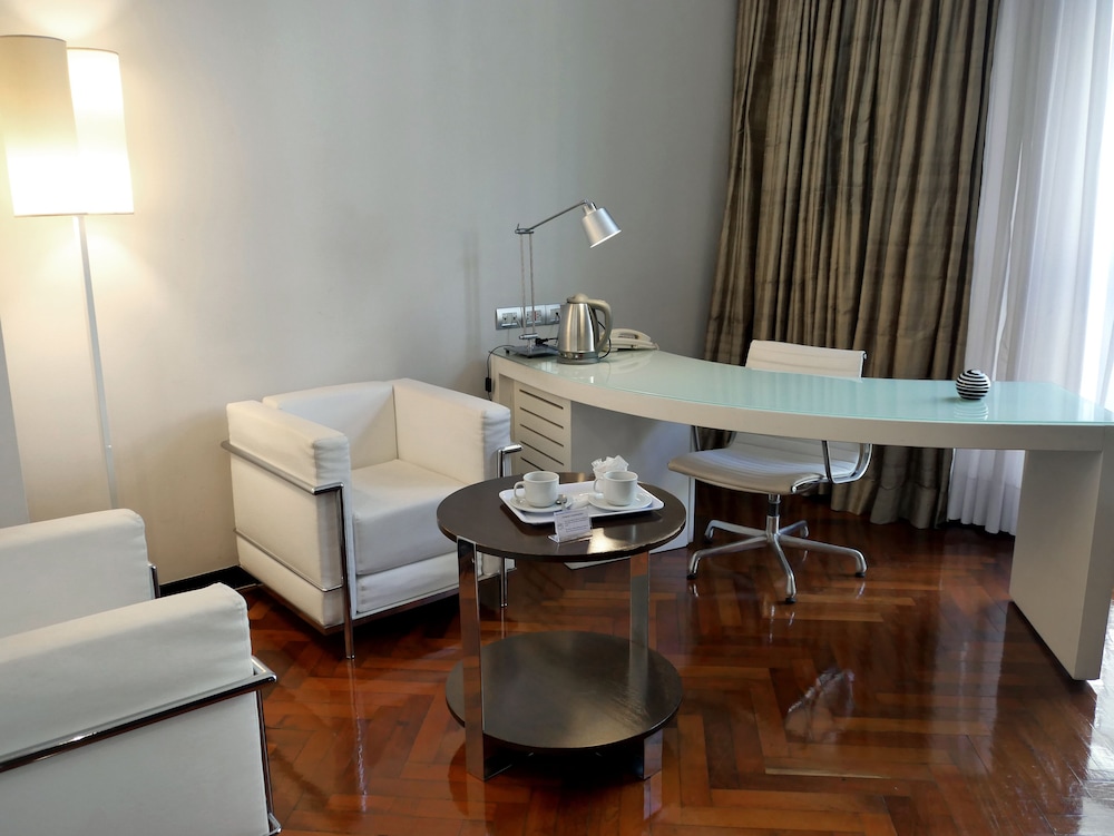 725 Continental Hotel 41/55