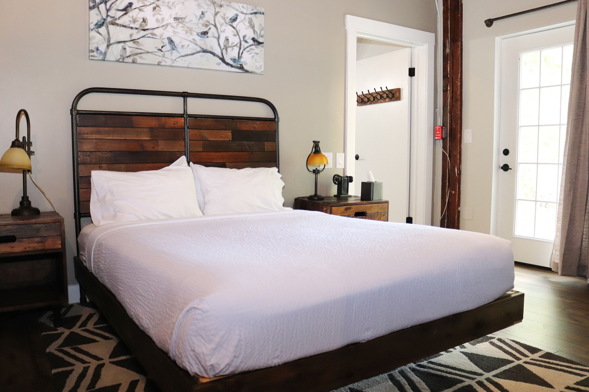 Conway, Queen Bed