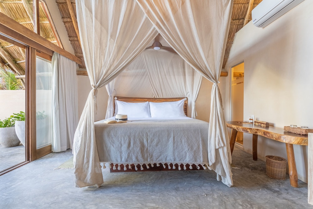 JUNIOR SUITE, GARDEN VIEW, TOP FLOOR