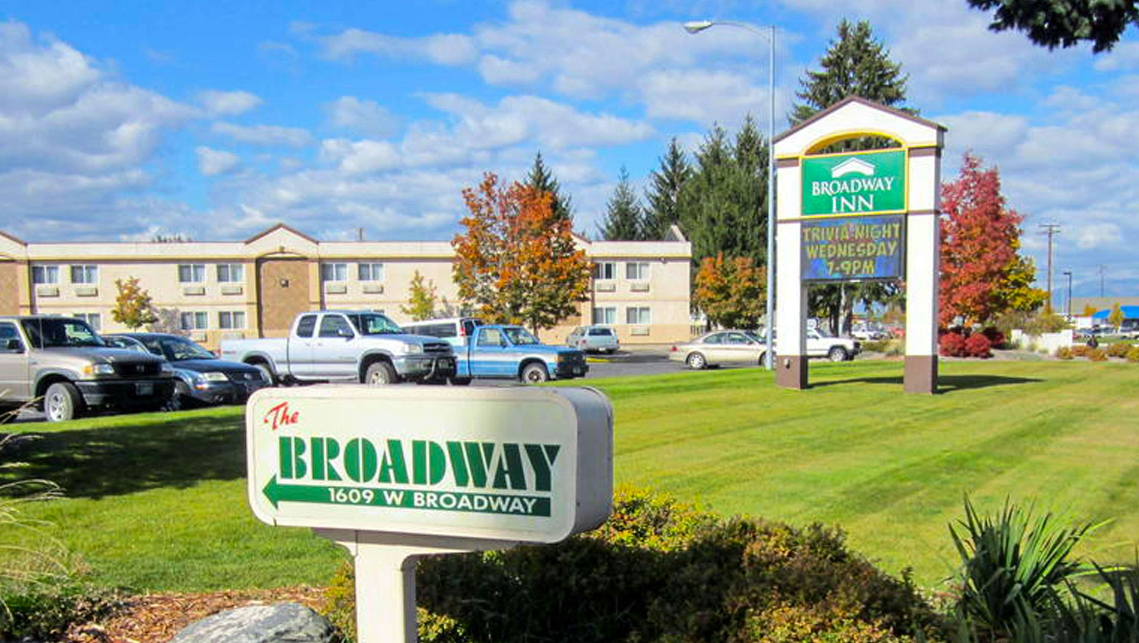 Broadway Inn Conference Center 51/52