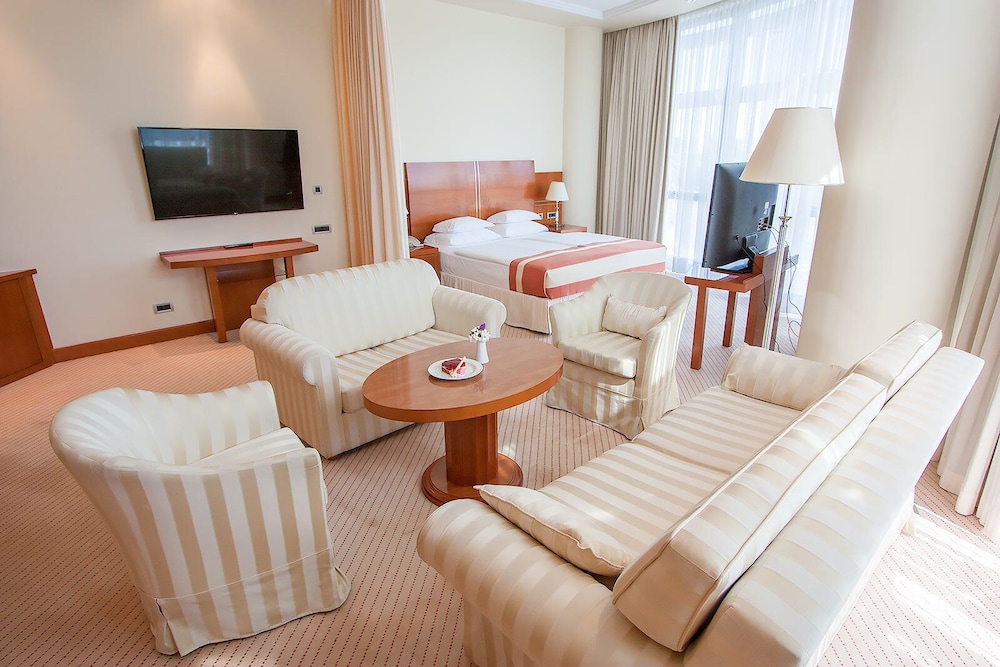 Antunovic Hotel 32/50