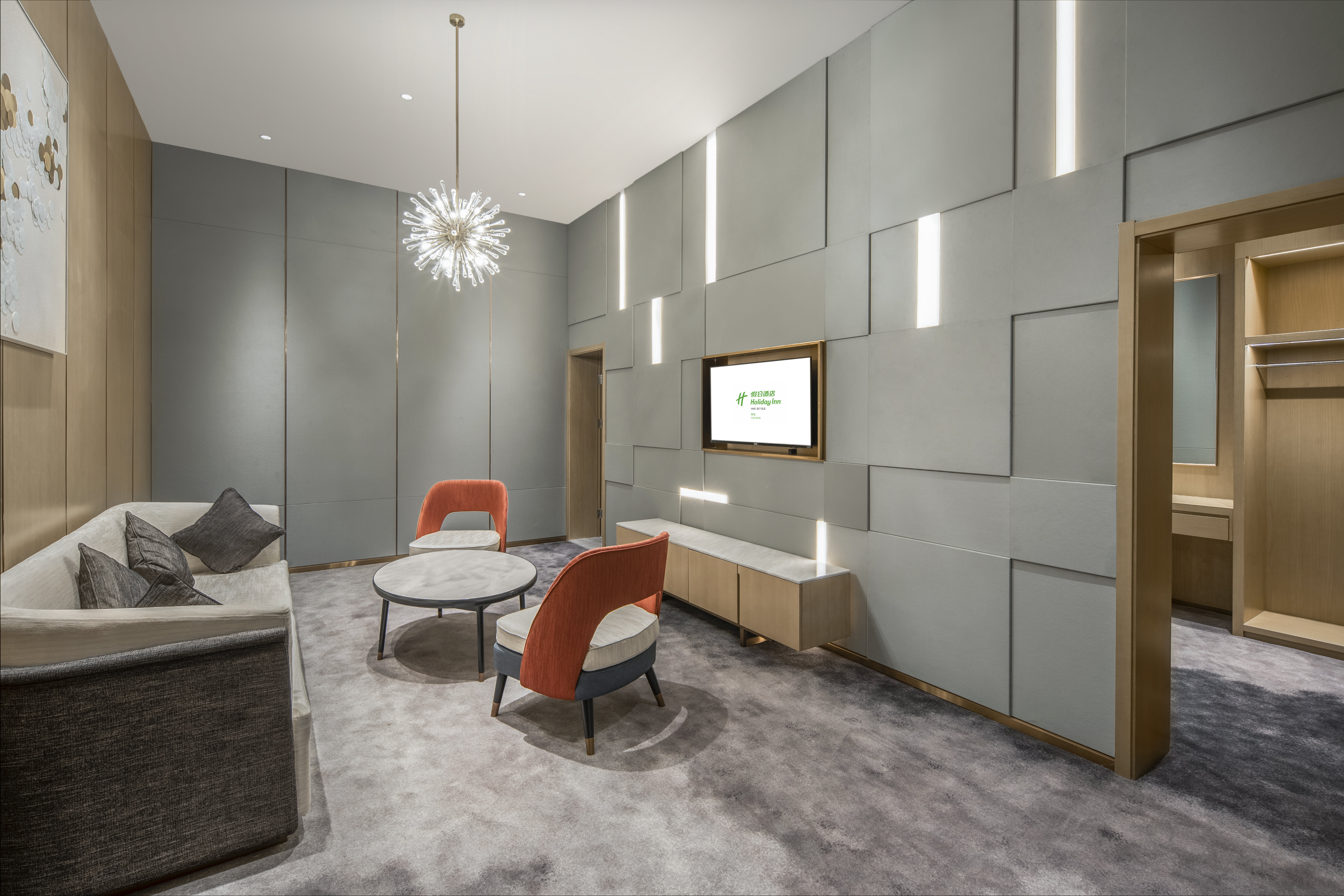 Holiday Inn Fuyang 48/75