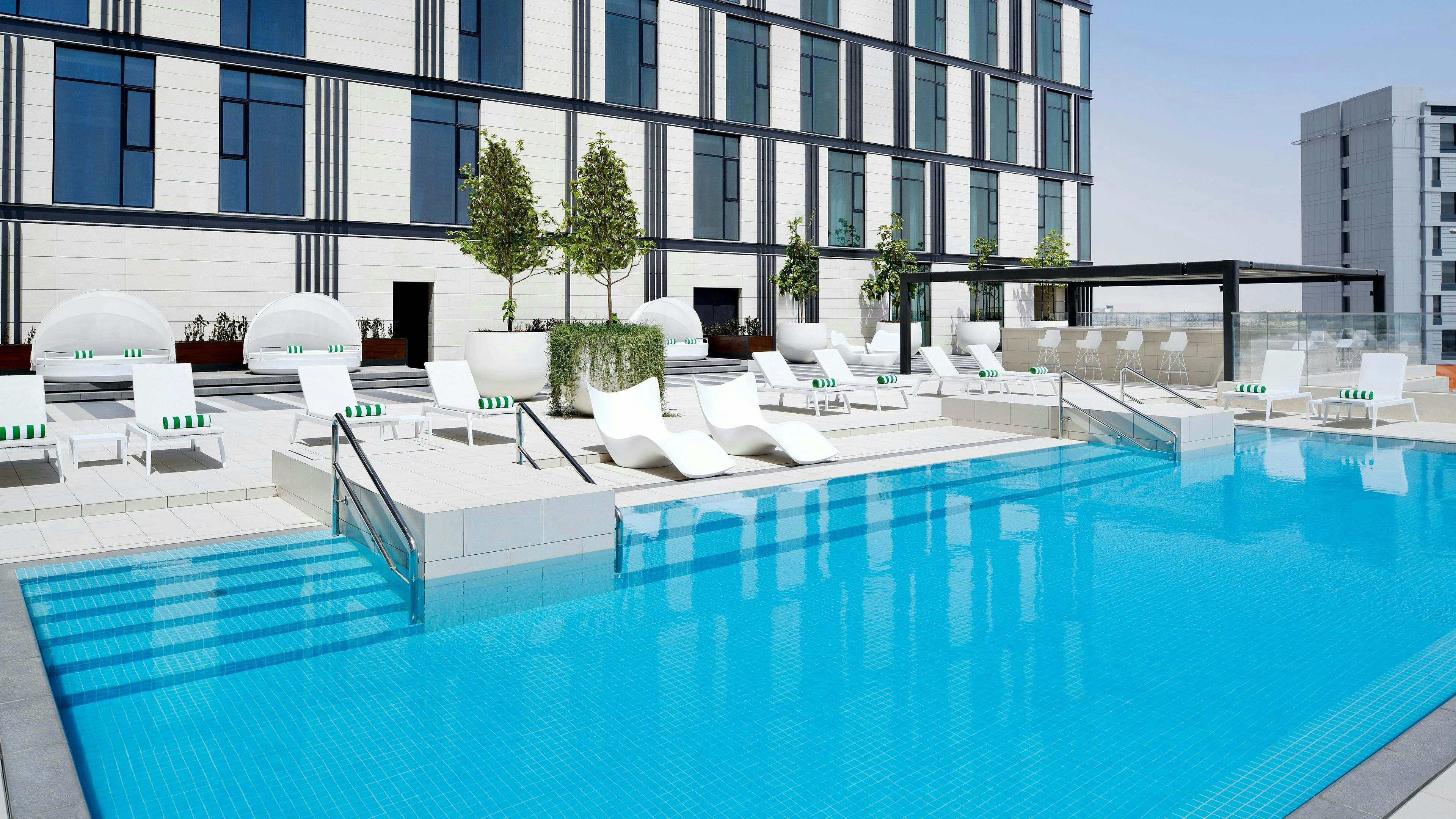 Holiday Inn Dubai Al Maktoum Airport 39/82