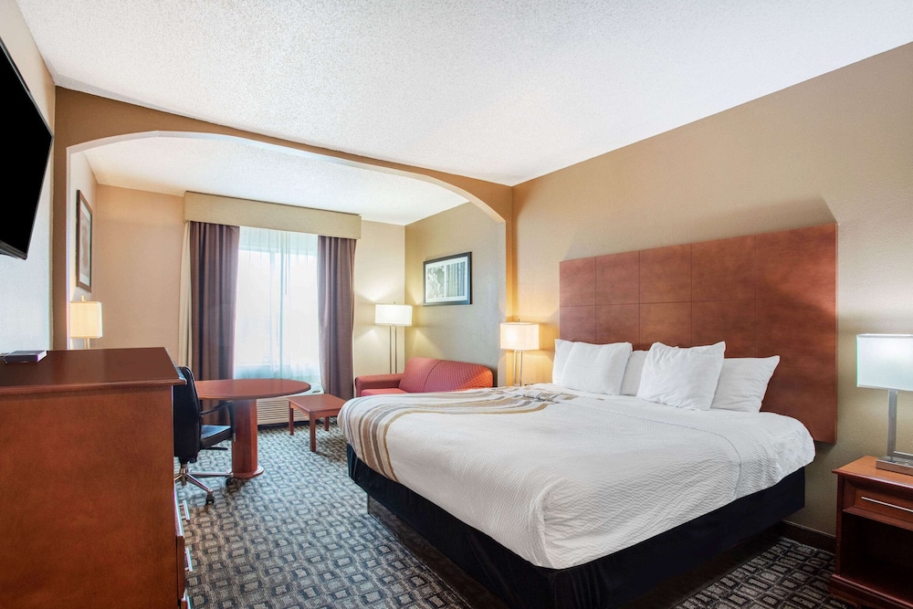 MainStay Suites Decatur River City 17/43