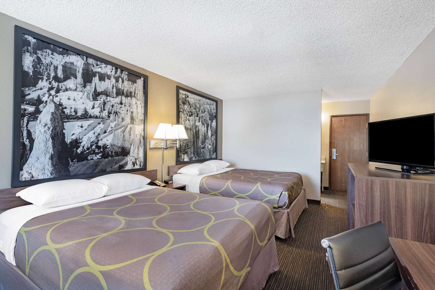 Super 8 by Wyndham Richfield UT 12/26