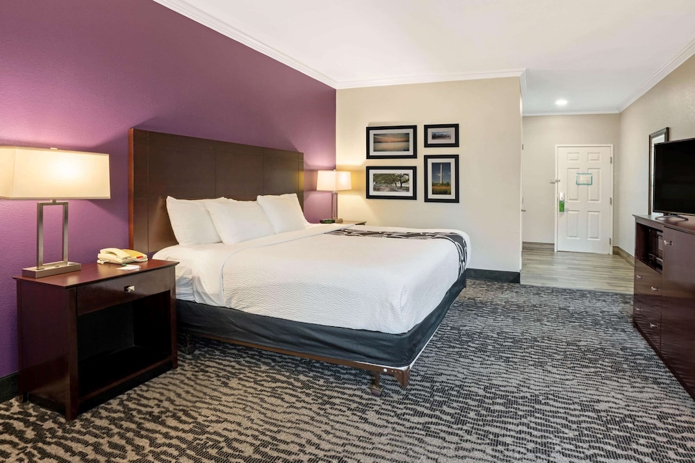 La Quinta Inn & Suites by Wyndham Houston - Magnolia 18/48
