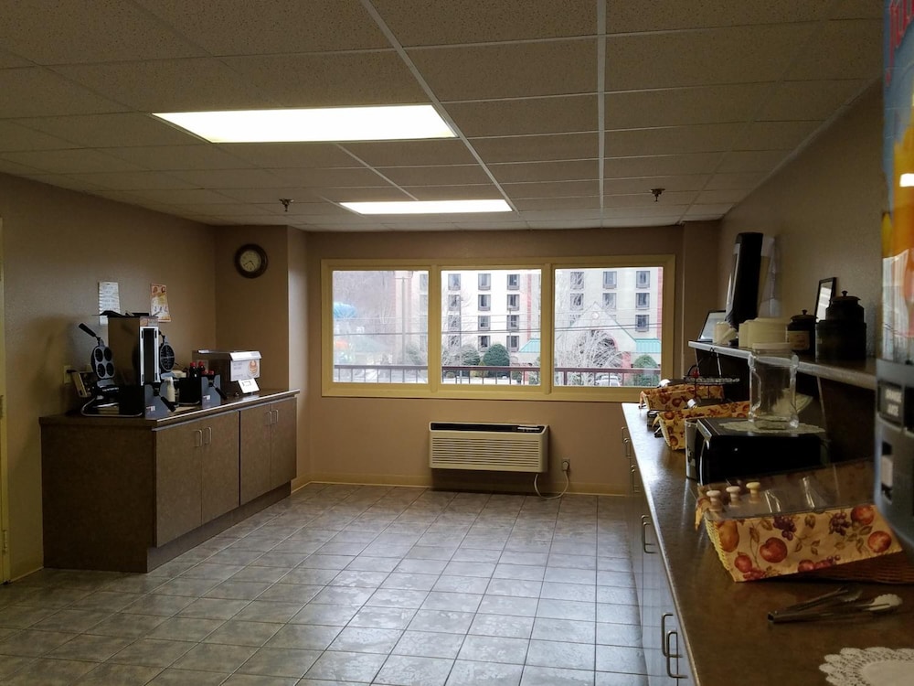 Park Tower Inn 12/55