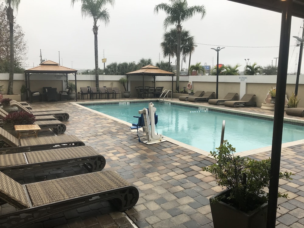 Holiday Inn Orlando East - UCF Area 55/59