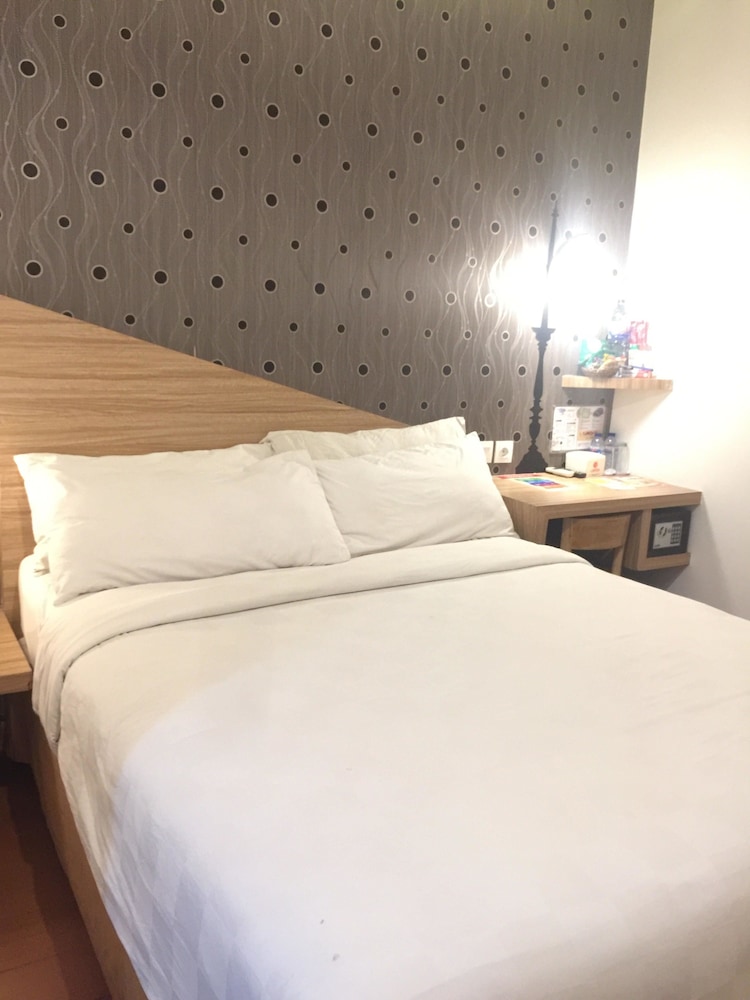 deMira Hotel Gubeng Surabaya 13/26