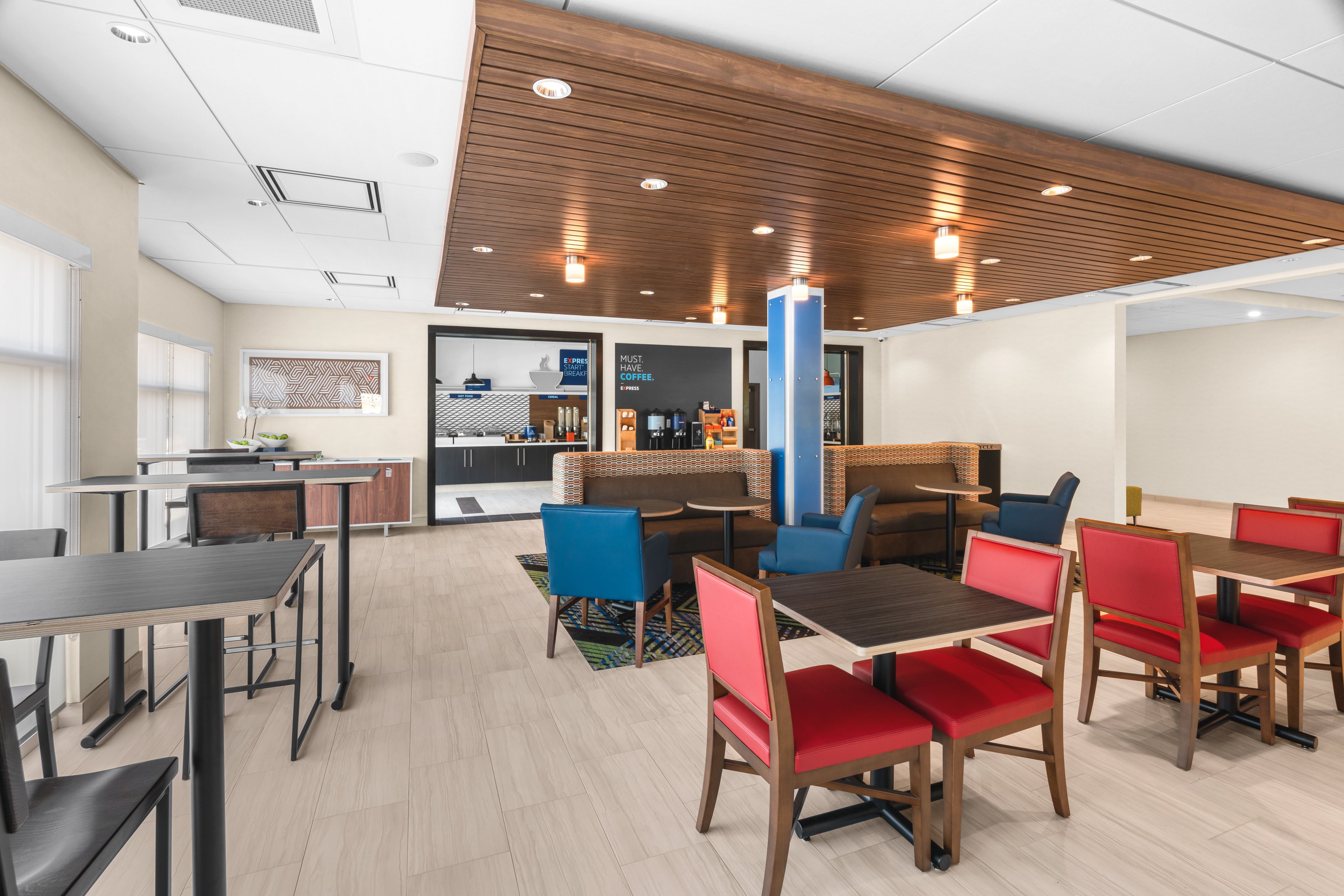 Holiday Inn Express & Suites Suisun City 54/70