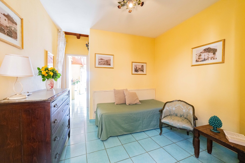 Mendolia Beach Hotel 25/47