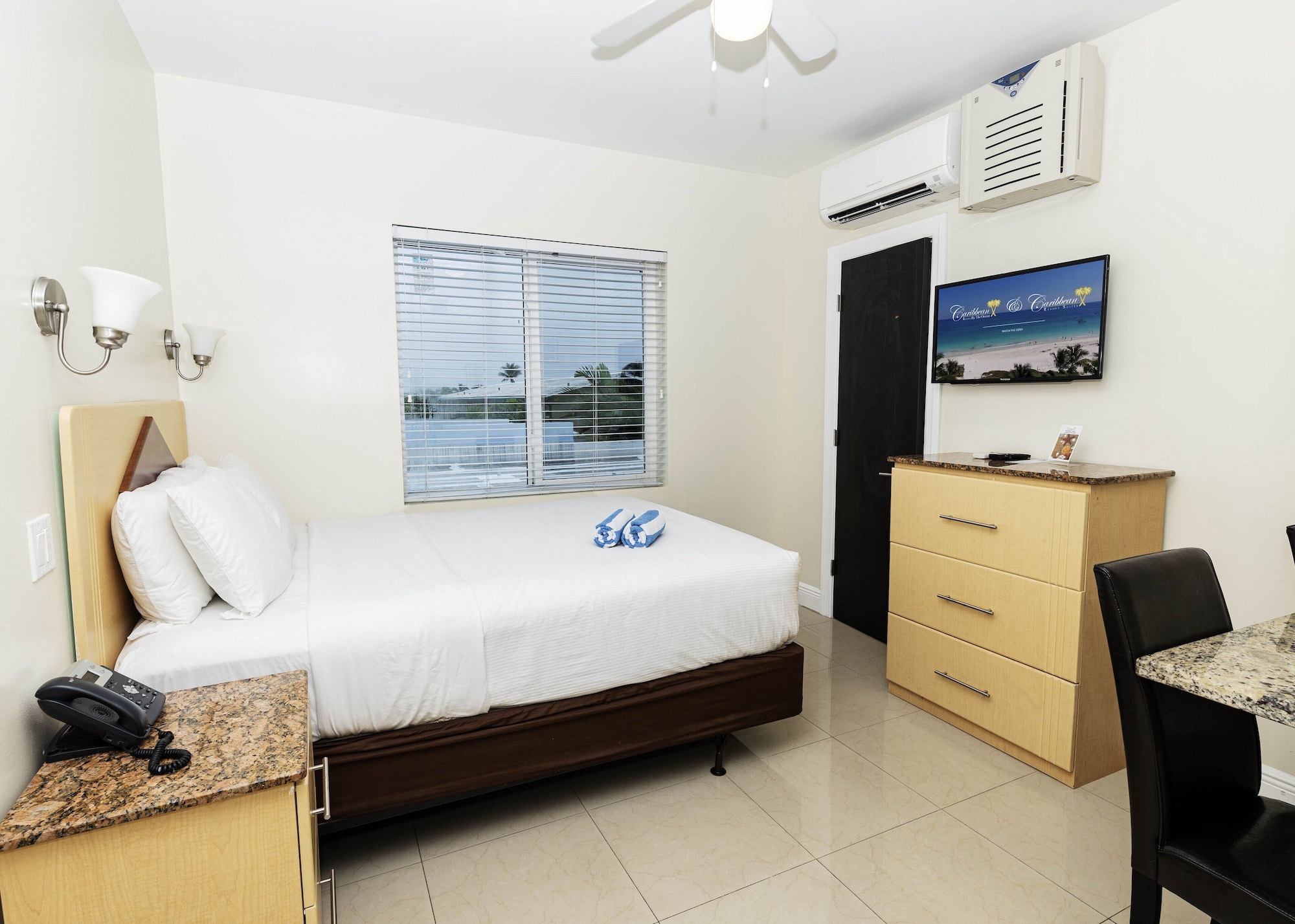 STUDIO, QUEEN BED