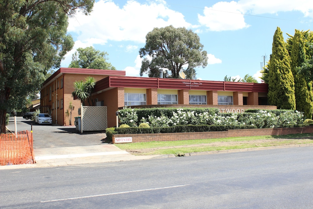 Westwood Motor Inn 2/50