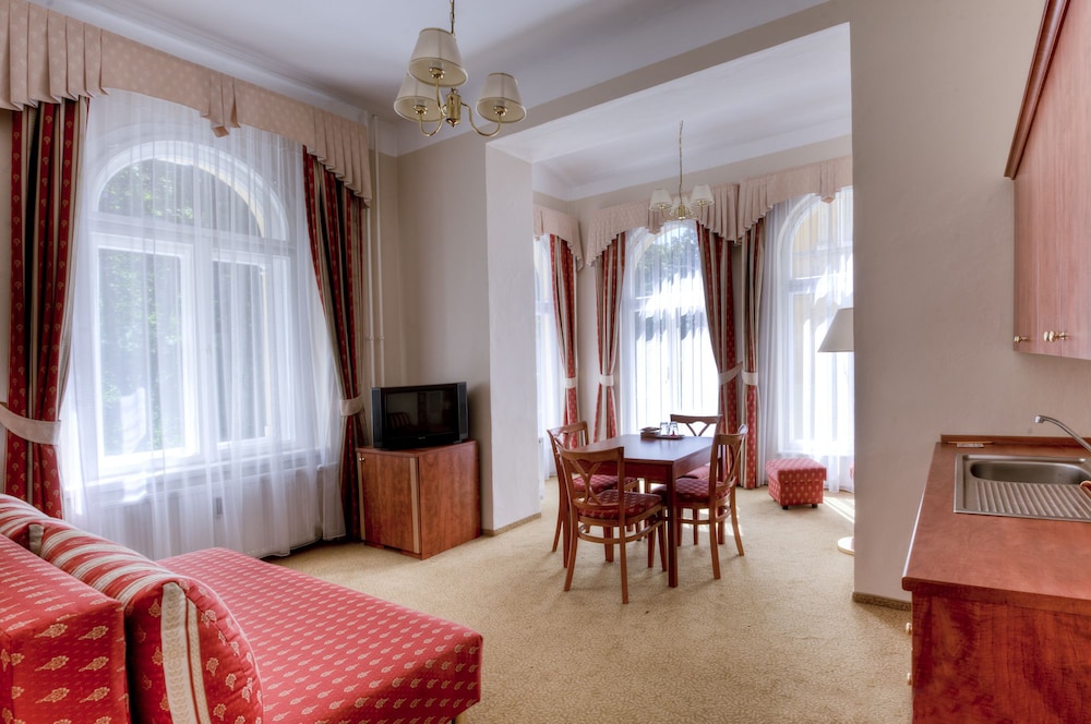 Villa Gloria 32/57