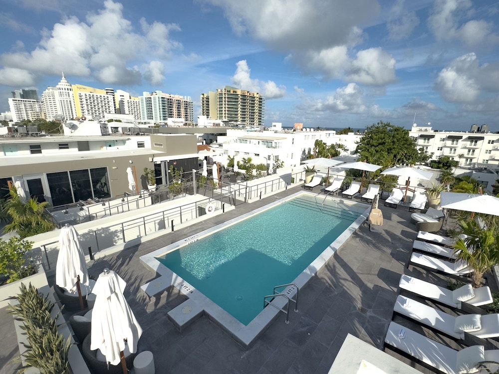 Nassau Suite Hotel 43/50