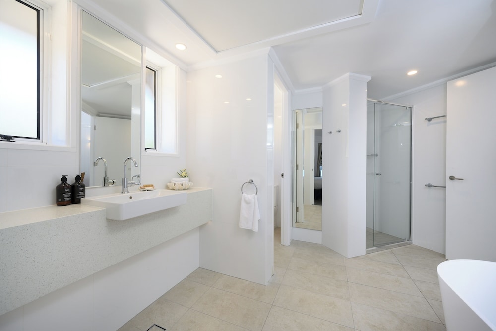 Overwater, Deluxe, Bungalow, Double Bed، Novotel Sunshine Coast Resort 5/6