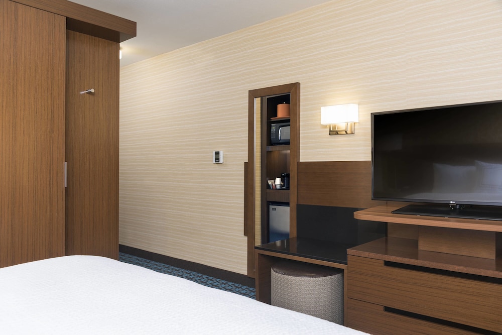 Fairfield Inn & Suites by Marriott Indianapolis Fishers 11/44