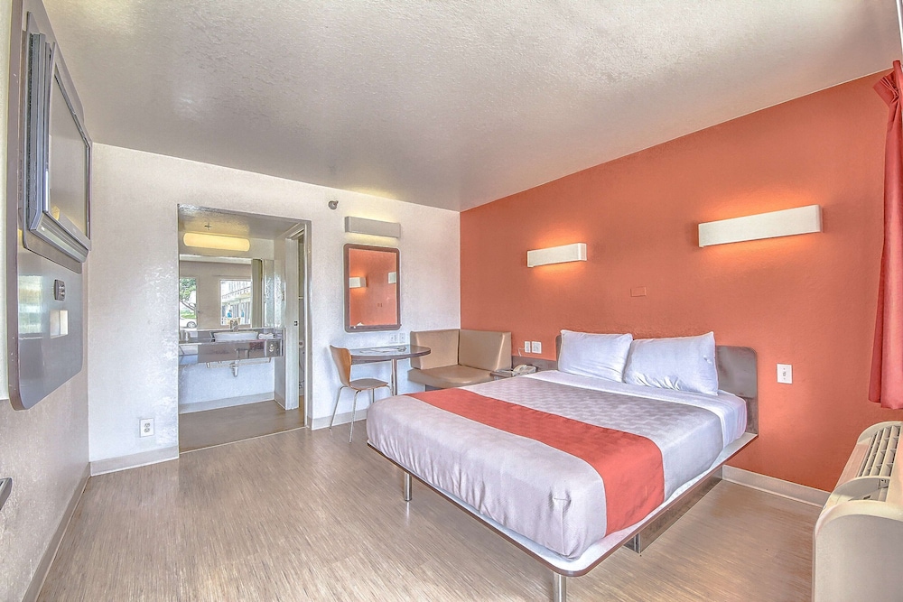 Motel6 San Antonio, TX - Six Flags Fiesta TX/La Cantera Area 17/44