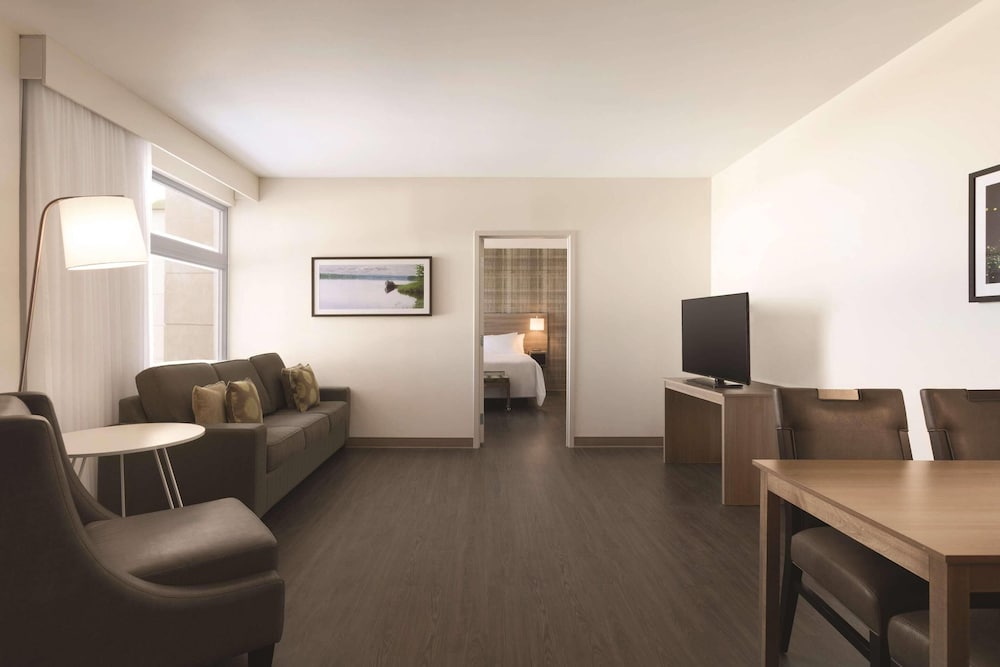 Radisson Kingswood Hotel Fredericton, NB 30/49