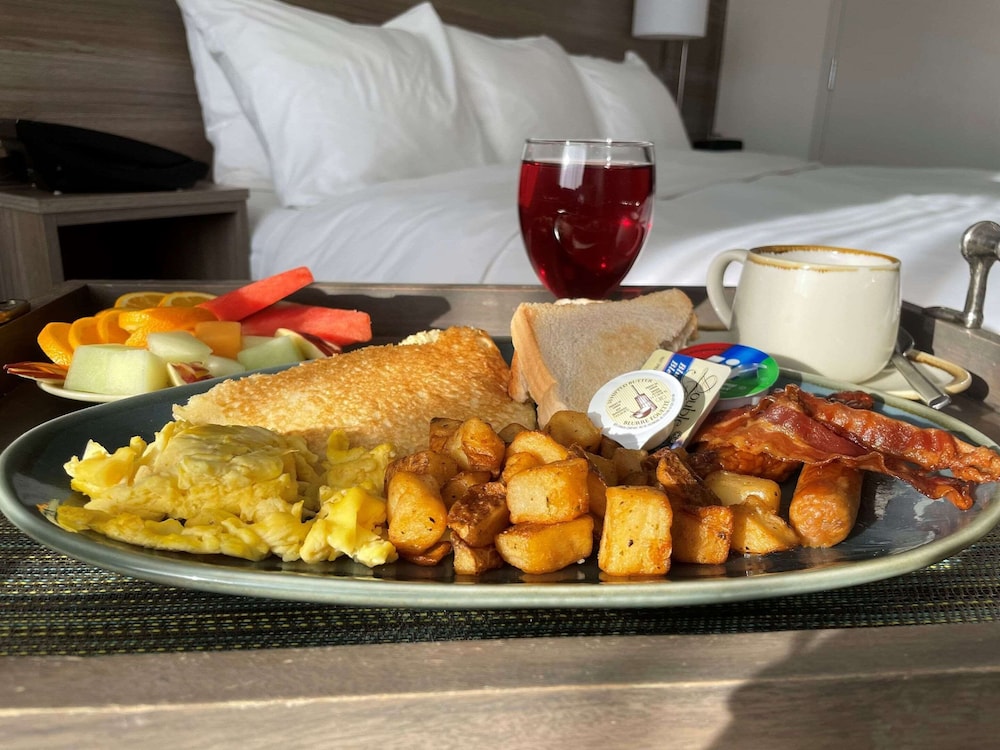 Radisson Kingswood Hotel Fredericton, NB 23/49