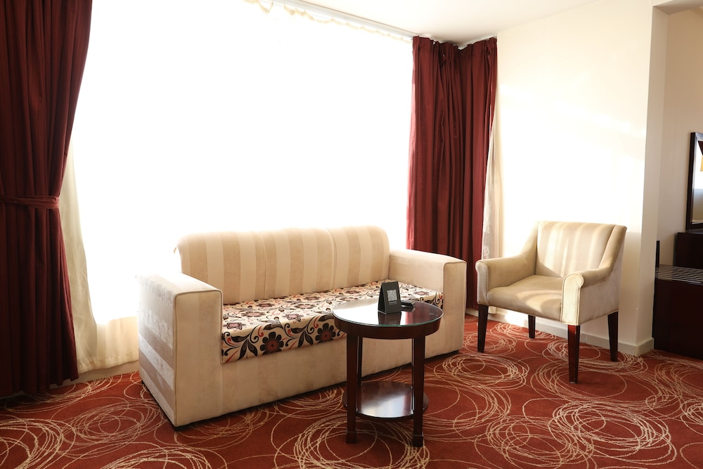 جناح بسرير كينج وسريرين منفصلين بغرفتين، ابراج الريان المكية(Al Rayyan Makiya Towers Hotel) 7/10