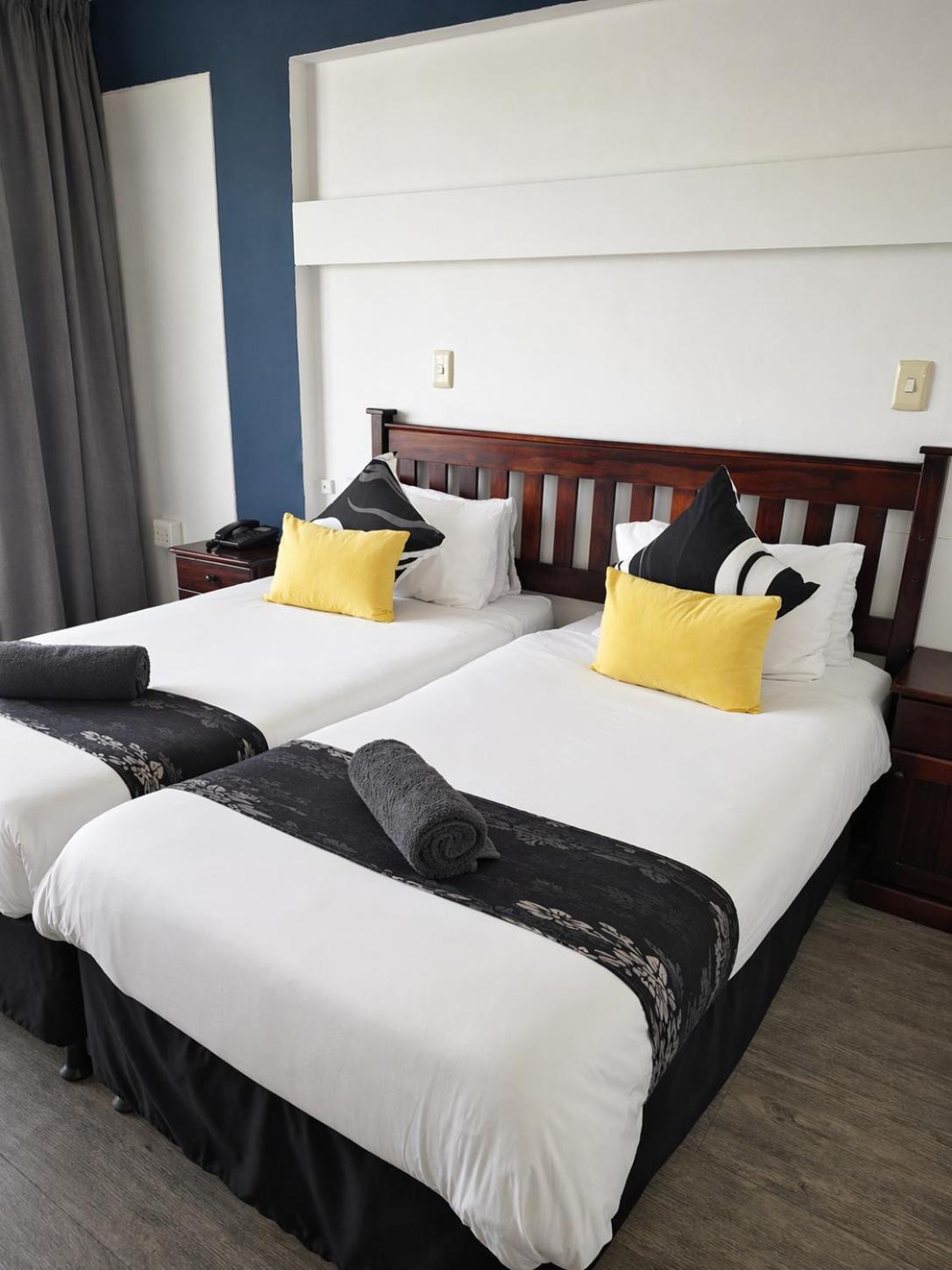 Deluxe, Triple, 1 Double and 1 Single Bed