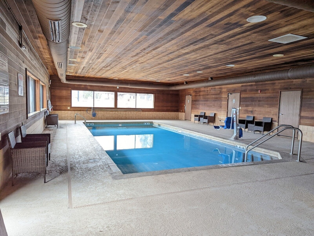 Cobblestone Inn & Suites Merrill 6/50