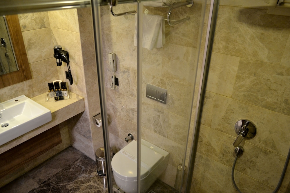 Engin Otel 24/30