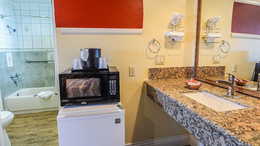 Aqua Venture Inn 23/24