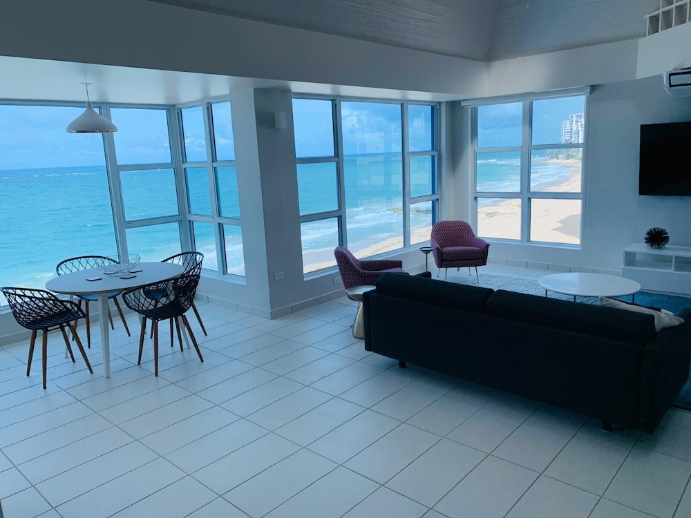 The Tryst Beachfront Hotel 26/50