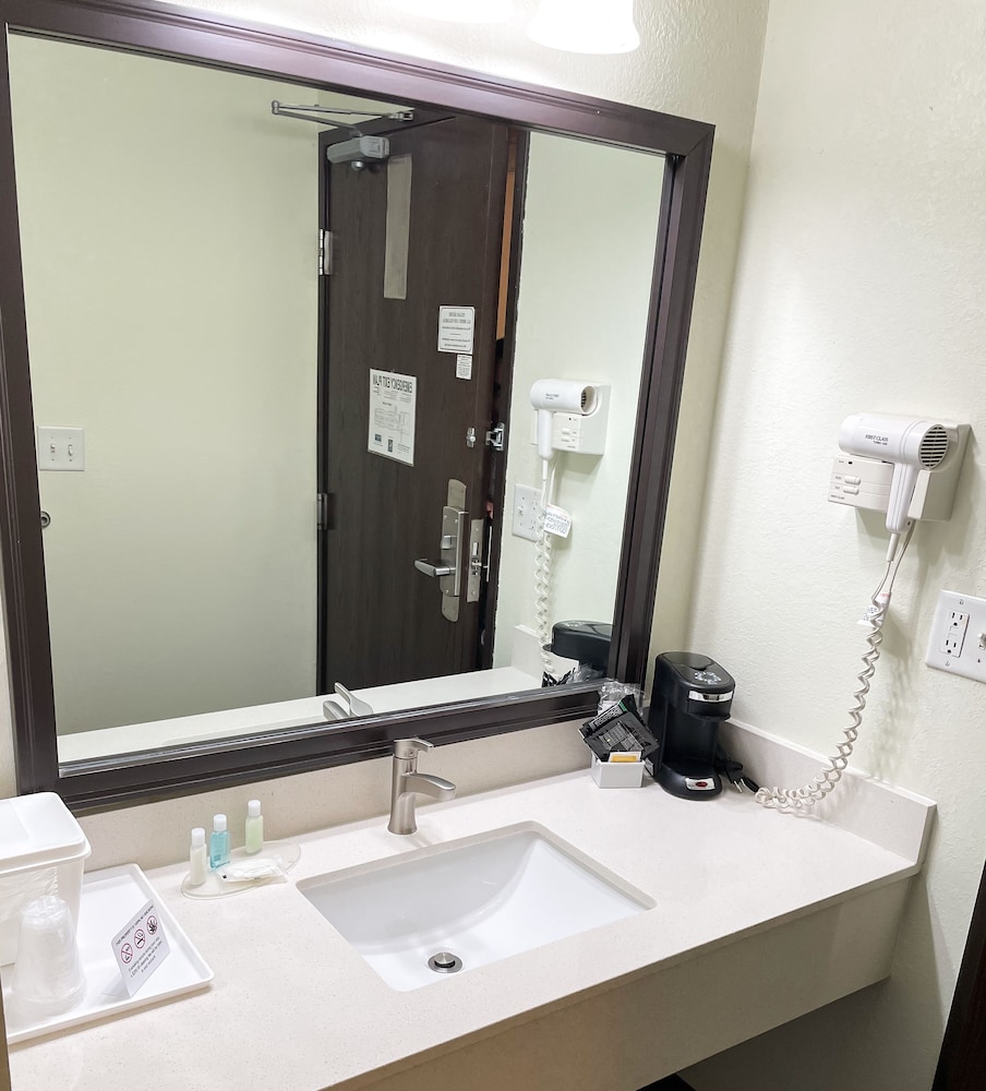 Hudson Inn & Suites (ex Quality Inn) 23/38