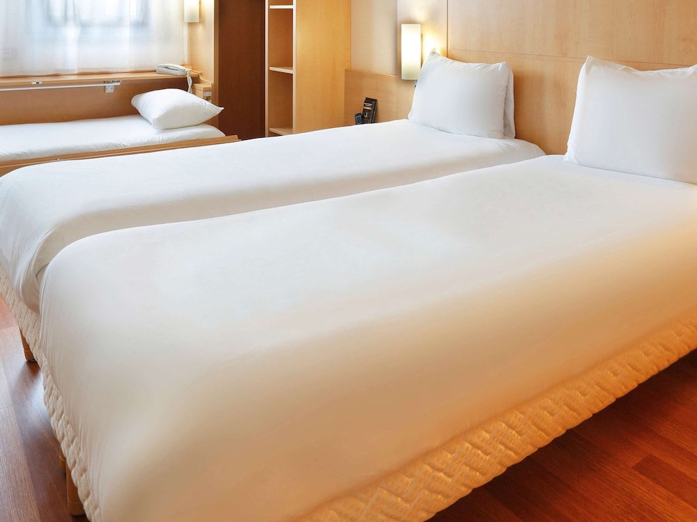 Ibis Etampes 27/69