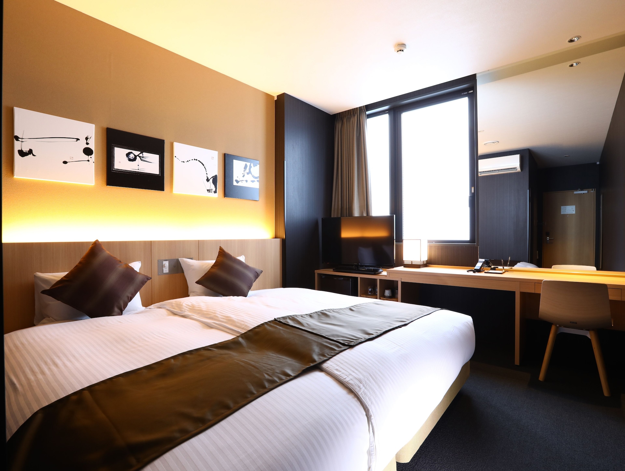 Hollywood, Twin Beds