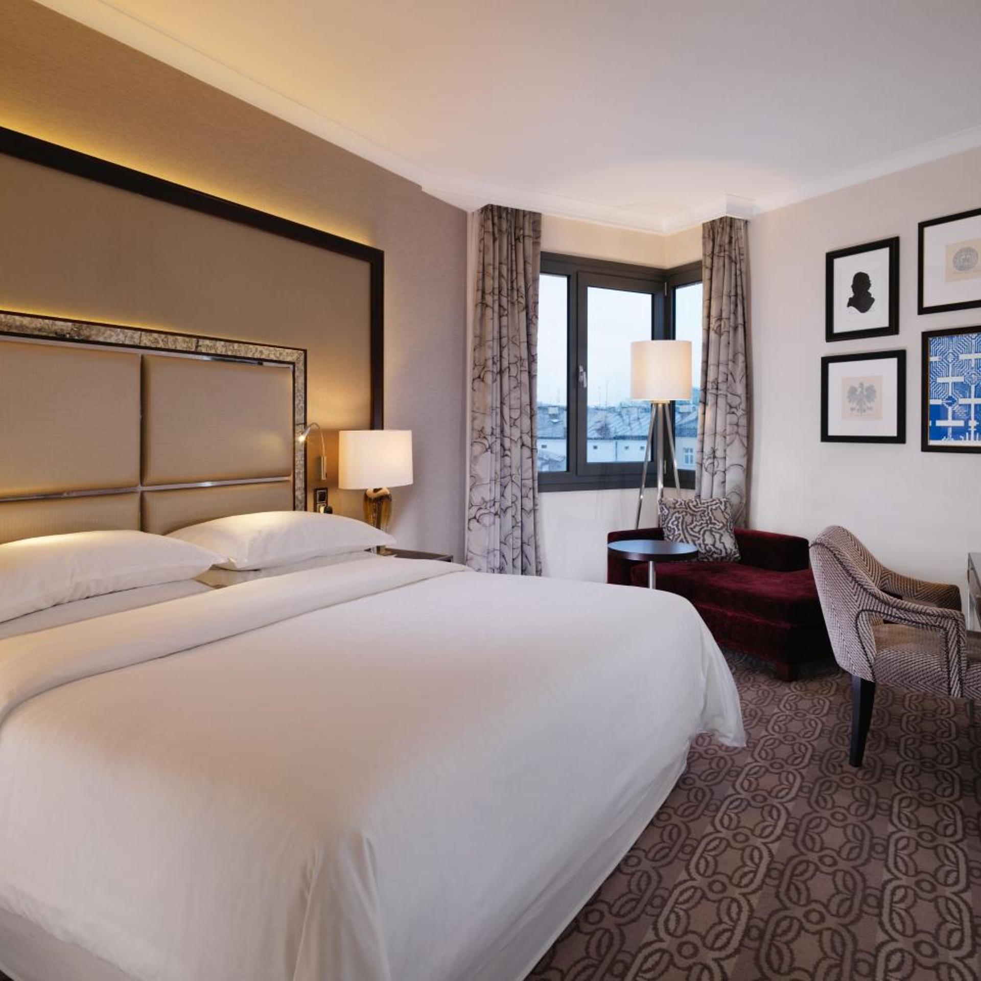 Guest Room, Deluxe, King Bed, City or Atrium View، Sheraton Grand Krakow Formerly Sheraton Krakow Hotel 2/7