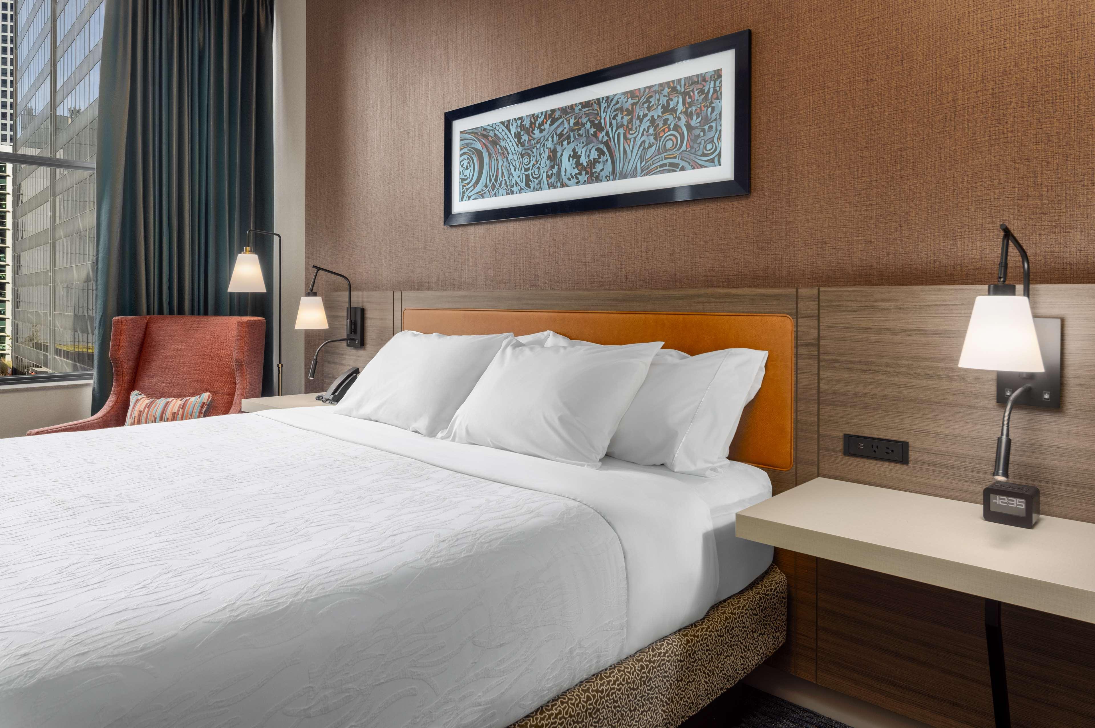 1 BEDROOM, SUITE, KING BED