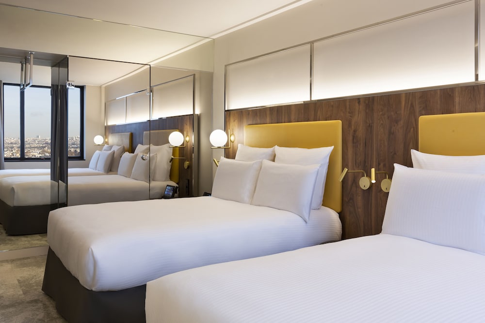DELUXE, 2 DOUBLE BEDS