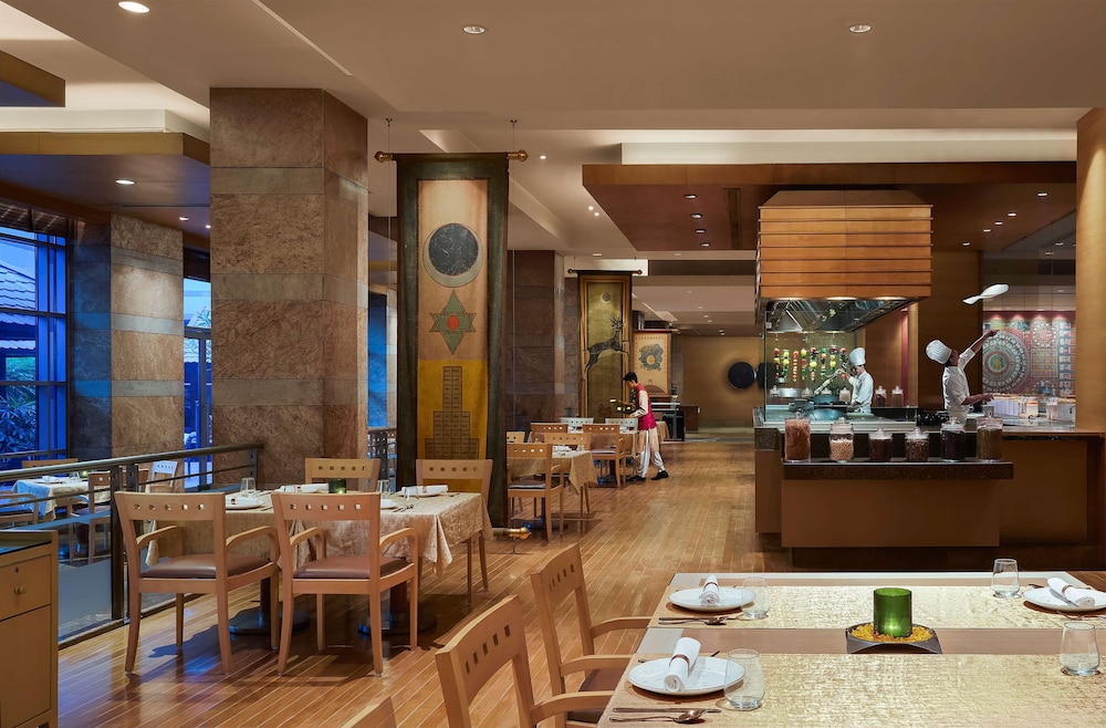 Grand Hyatt Mumbai Hotel and Residences 54/75