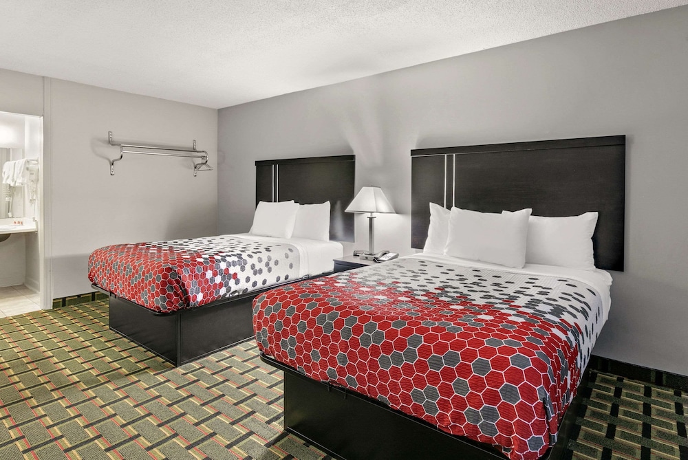 Standard, 2 Double Beds
