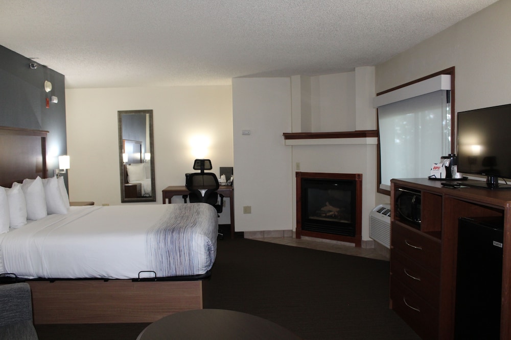 AmericInn by Wyndham Windsor Ft. Collins 18/62