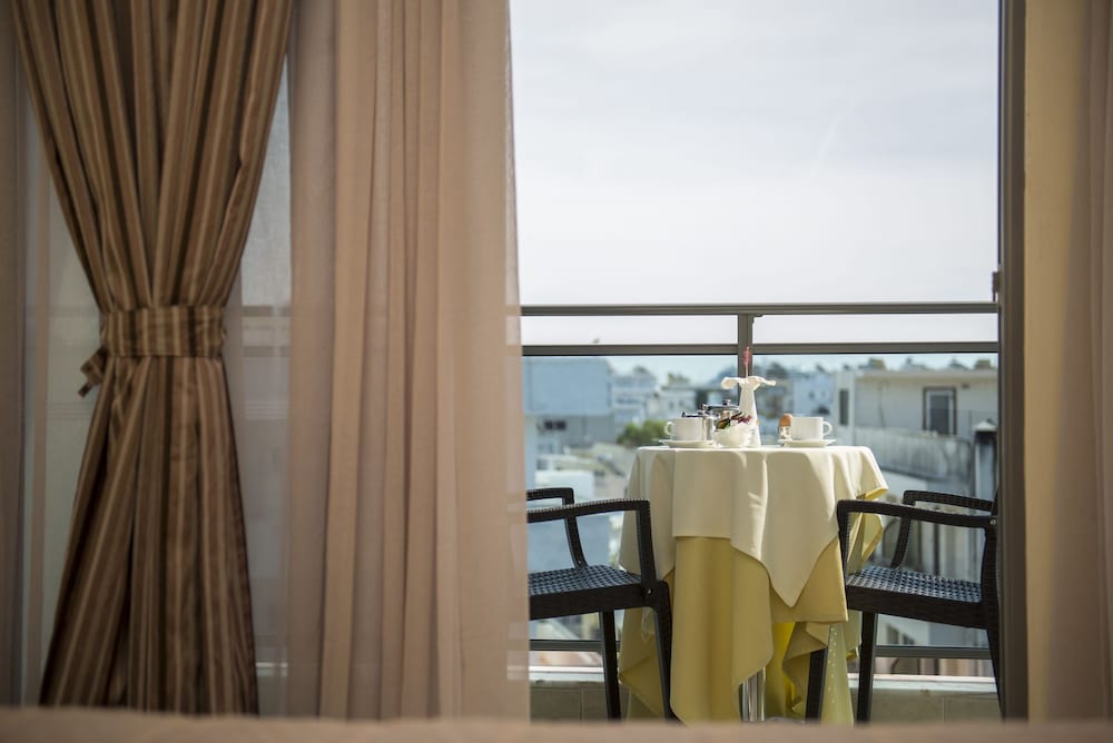 Manousos City Hotel 20/50