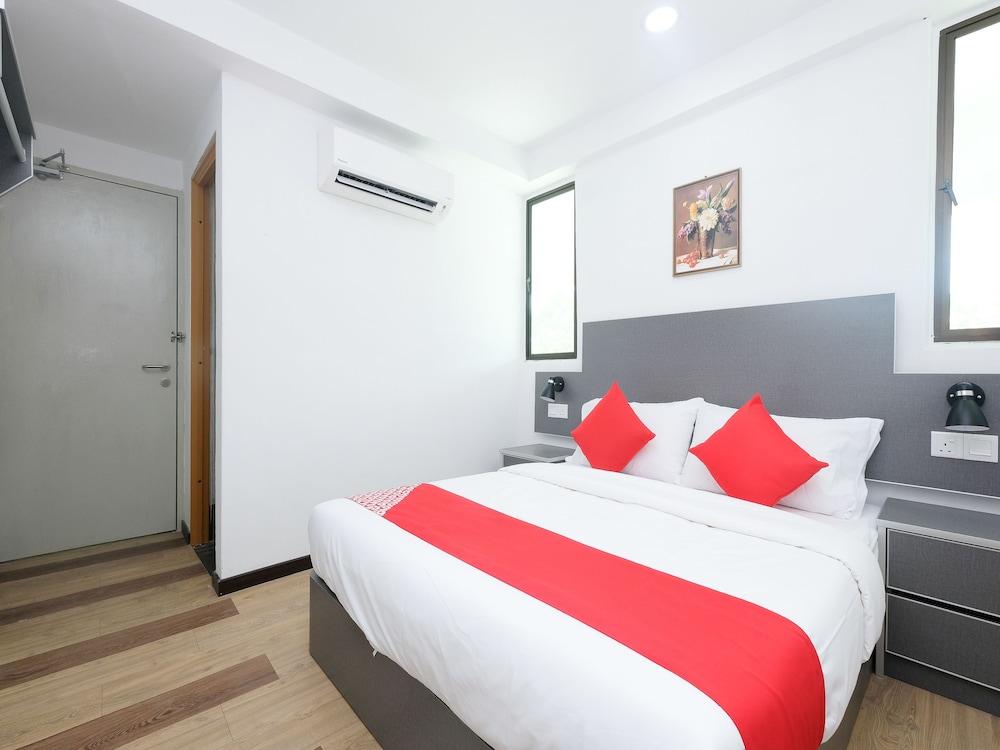 OYO 44043 First Garden Hotel 23/54