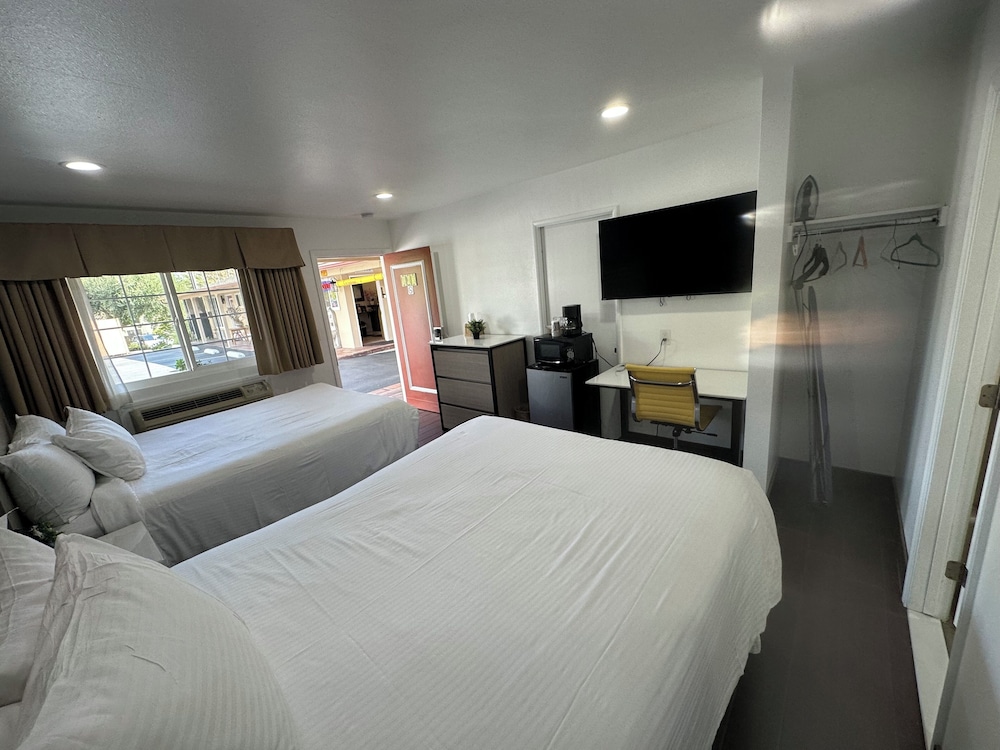 Town and Country Inn 17/50