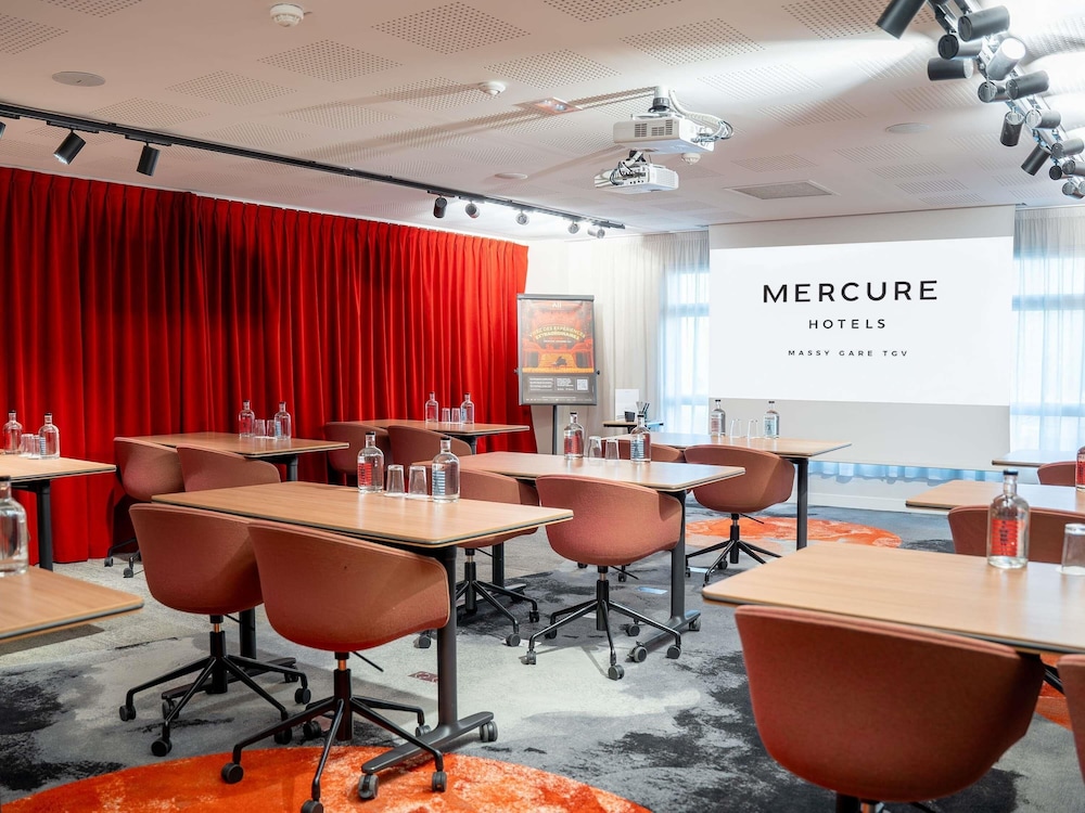 Mercure Paris Massy Gare TGV 68/76