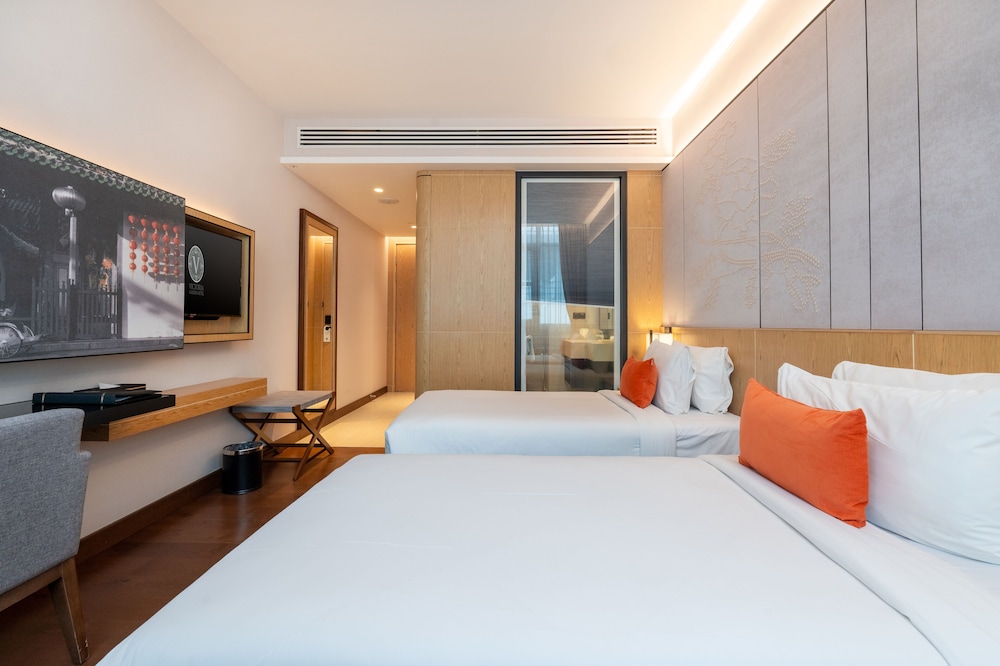 DELUXE, TWIN BEDS