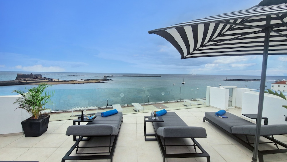 Blue Marina Suites 37/43
