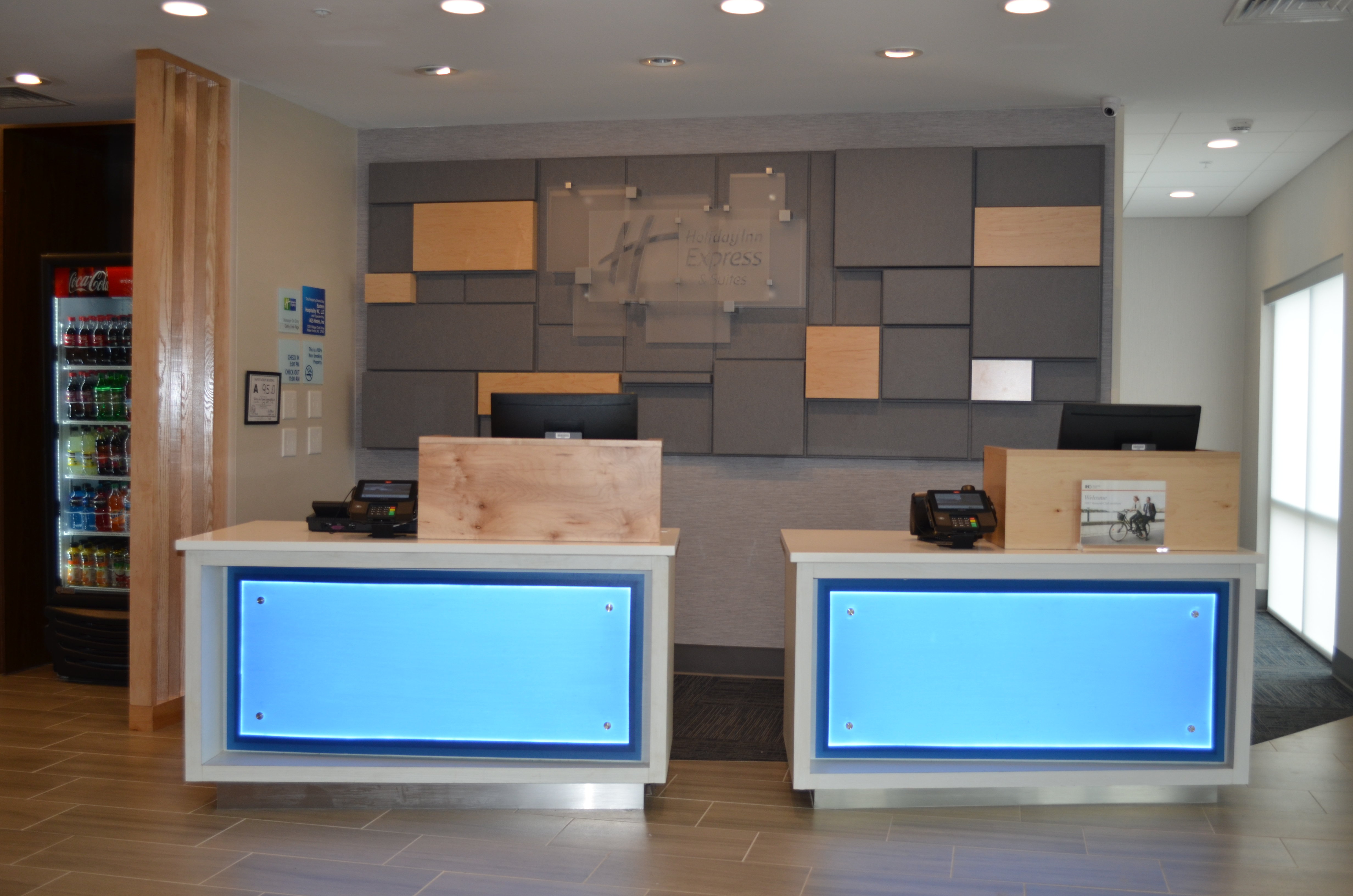 Holiday Inn Express Suites Charlotte Ne University Area 8/40