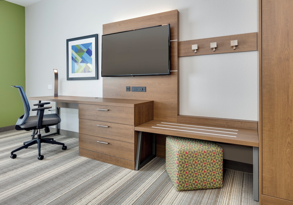 Holiday Inn Express Hotel And Suites Denton Unt Twu 62/68