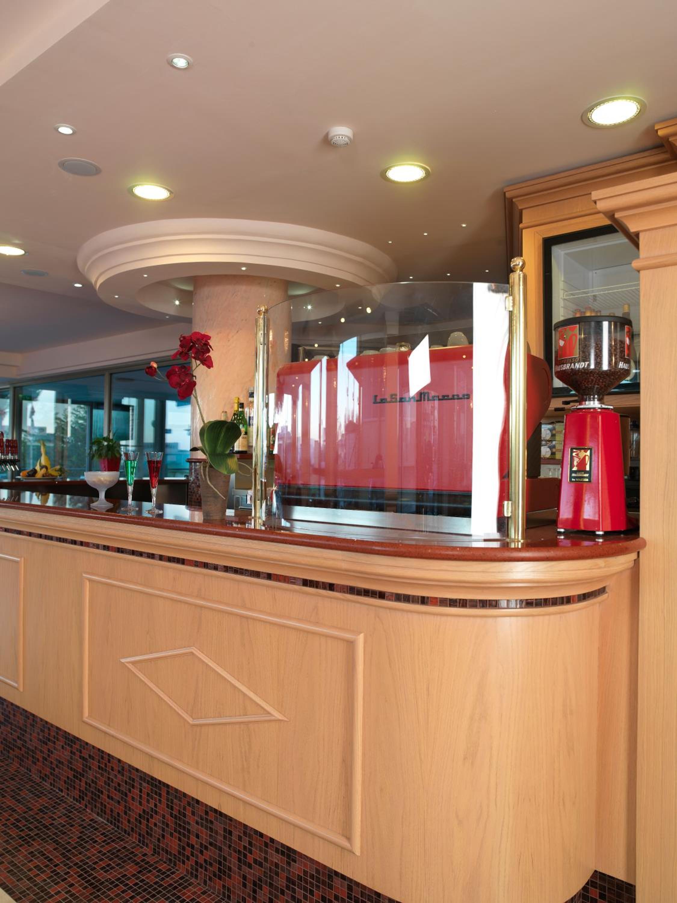 Hotel Mondial 7/48